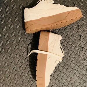 Puma Off-White Sneakers with Tan Soles